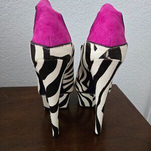 London Trash heels NWT